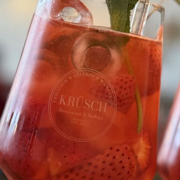 Sekt mit Erdbeeren